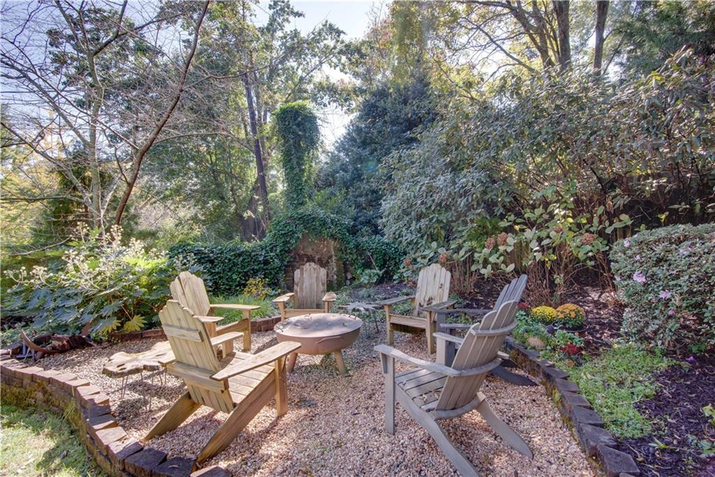 813 Springdale Road NE