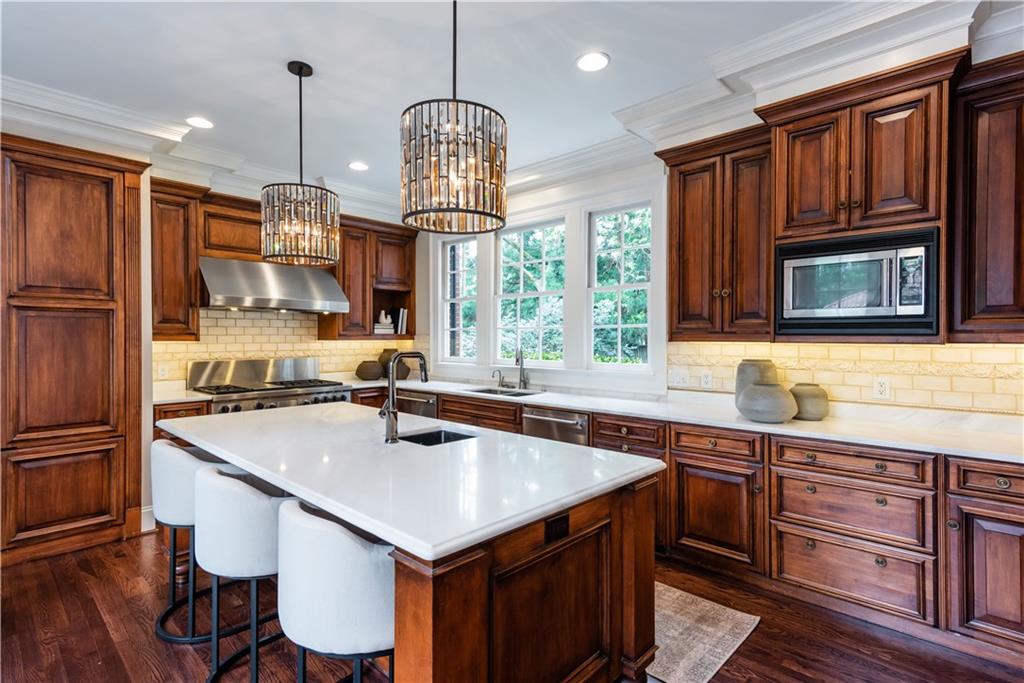 813 Springdale Road NE