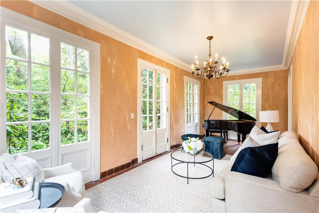 813 Springdale Road NE