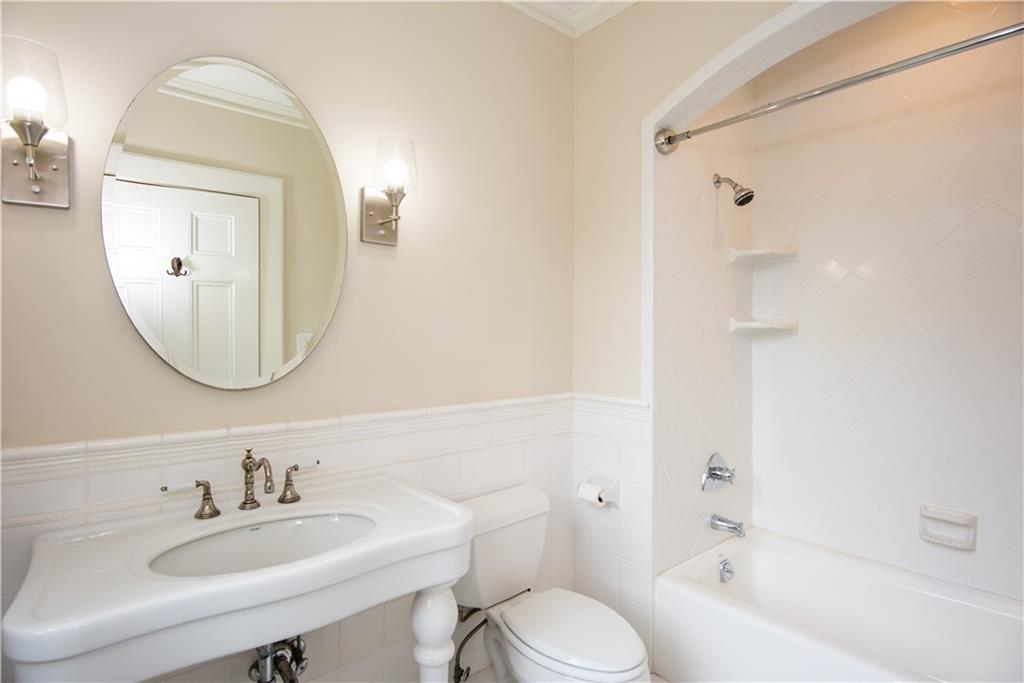 813 Springdale Road NE