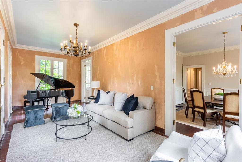 813 Springdale Road NE