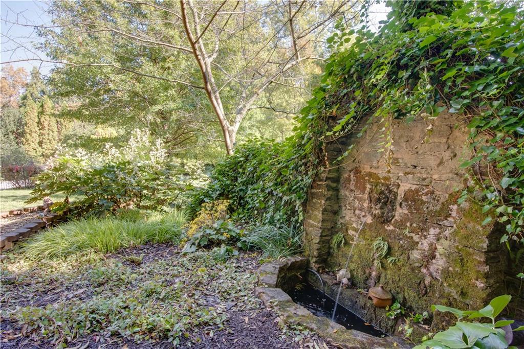 813 Springdale Road NE