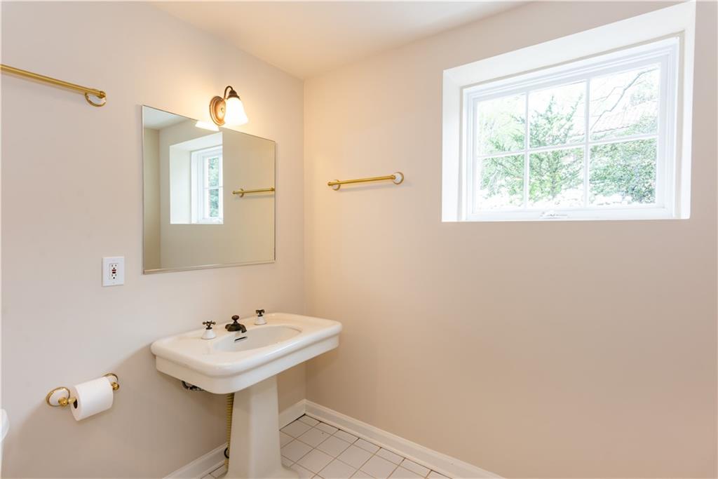 813 Springdale Road NE