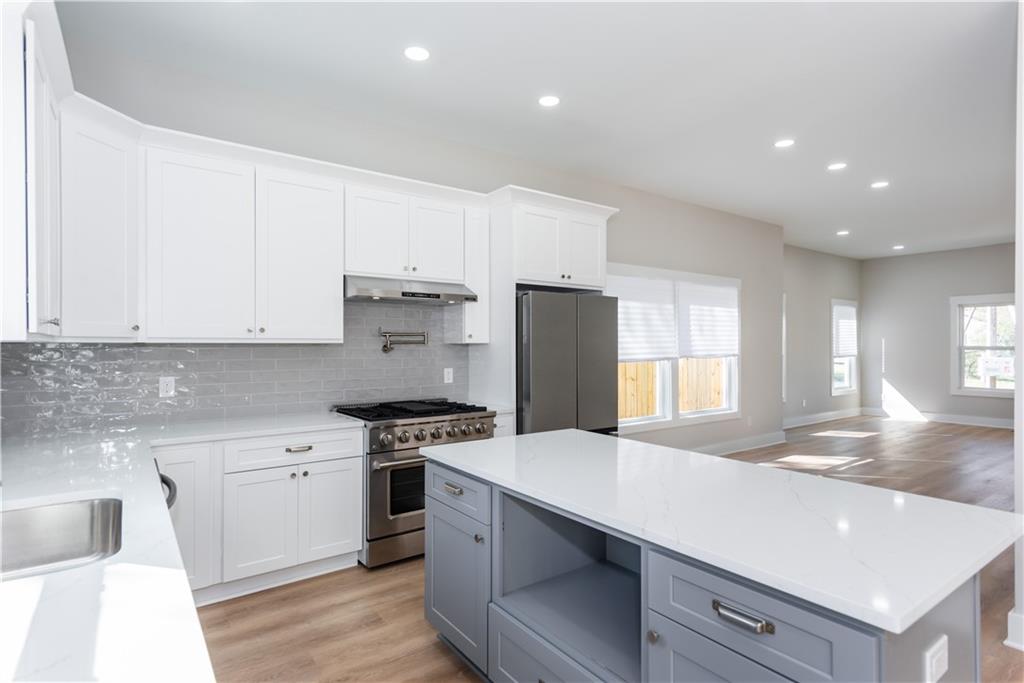 3286 Bachelor Street