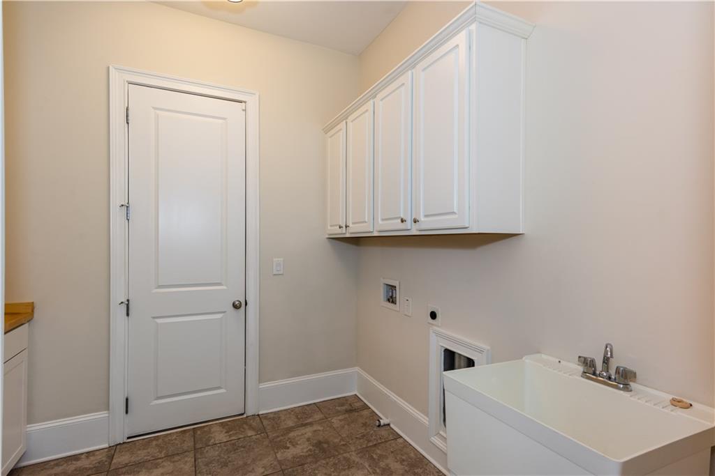 3005 Evelyn Lane