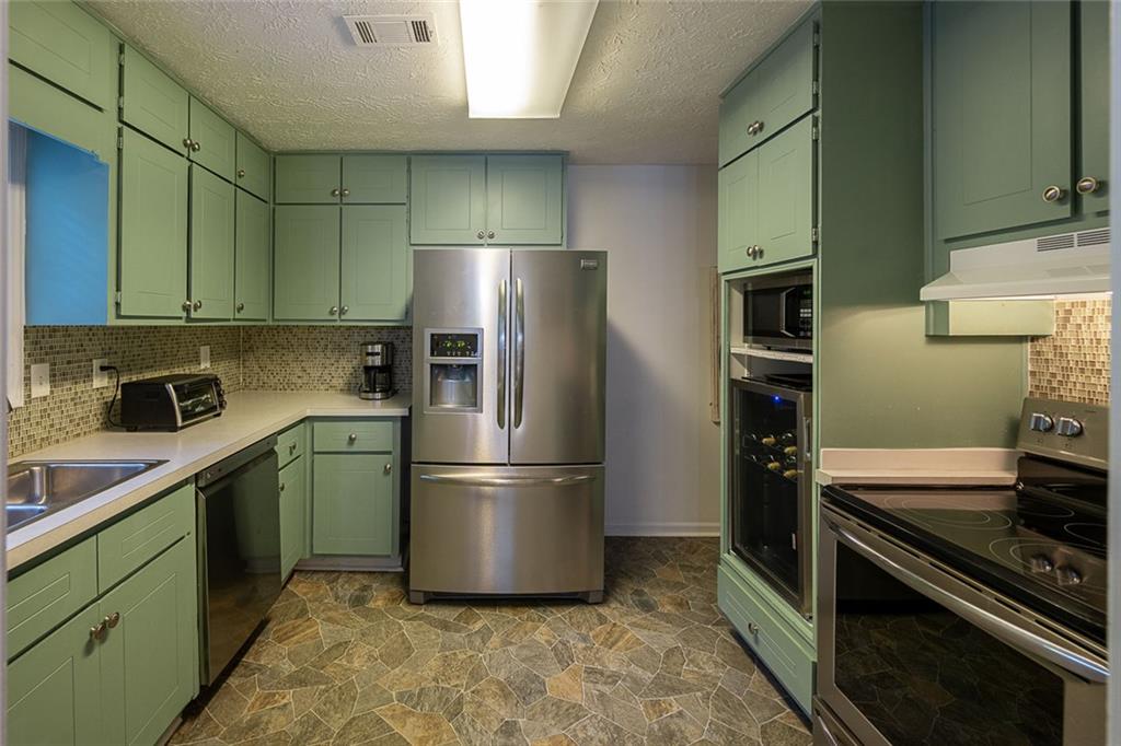 552 Edgefield Drive