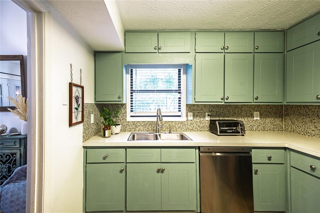 552 Edgefield Drive