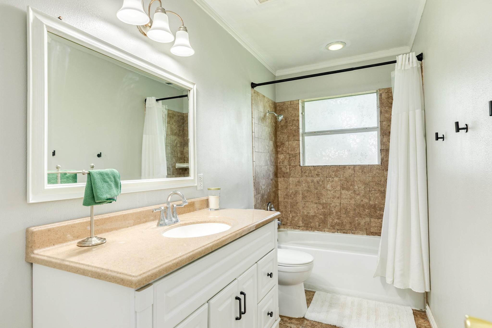 5516 Avenue M 1/2