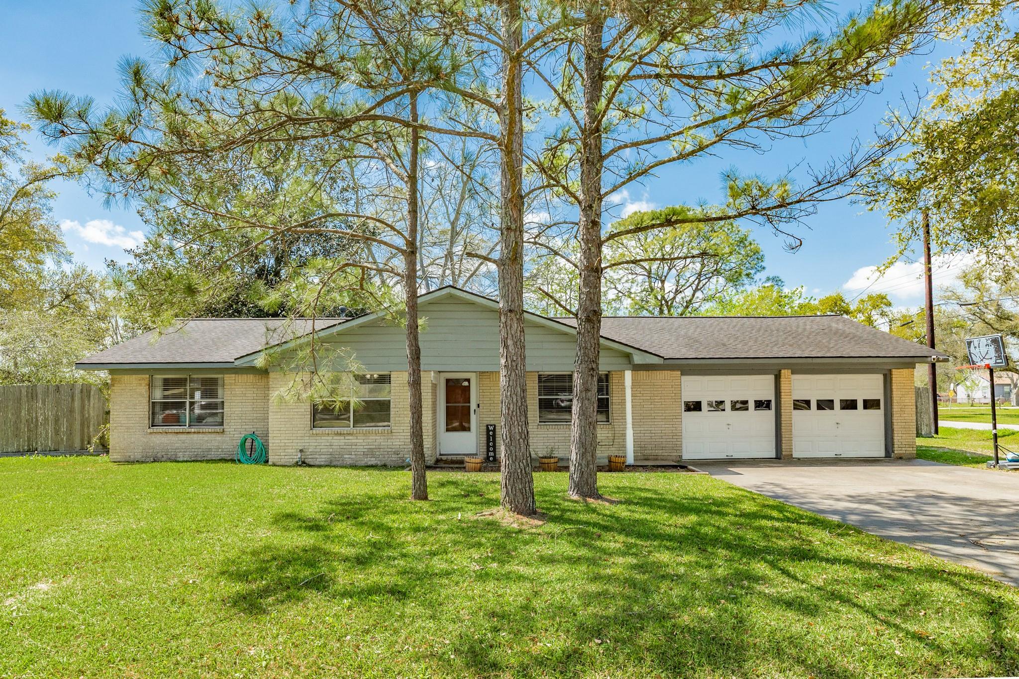 5516 Avenue M 1/2