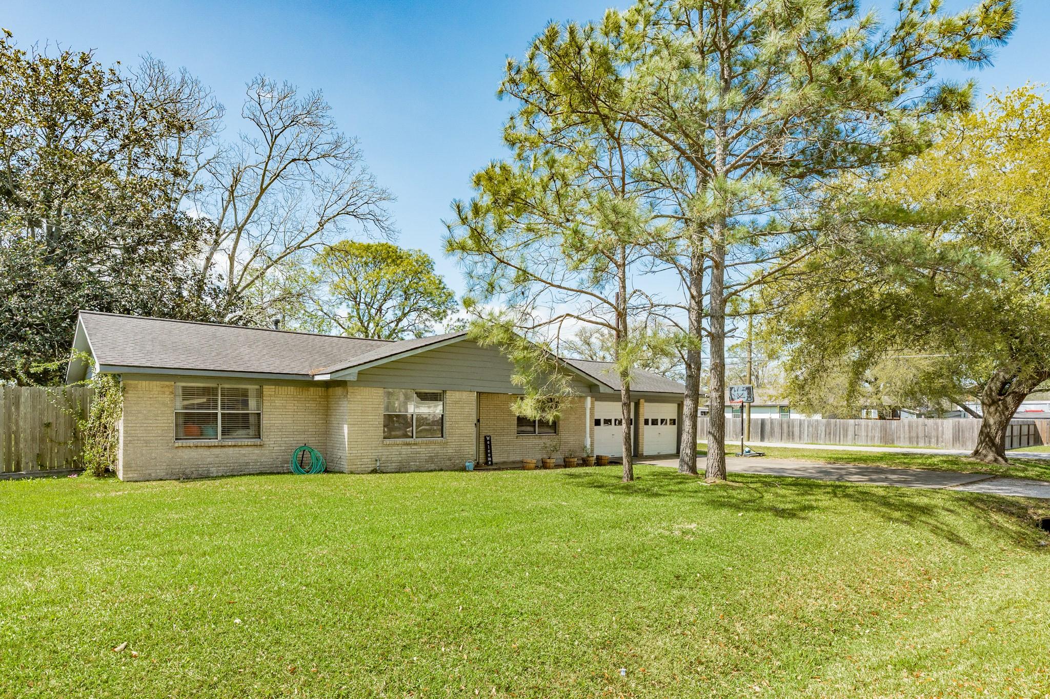 5516 Avenue M 1/2