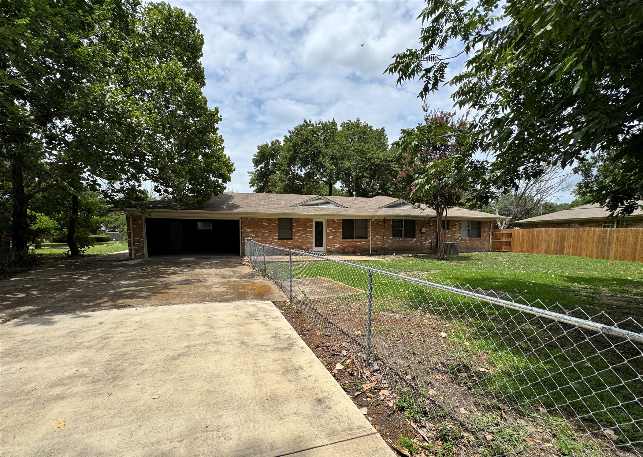 1614 Comanche Trail