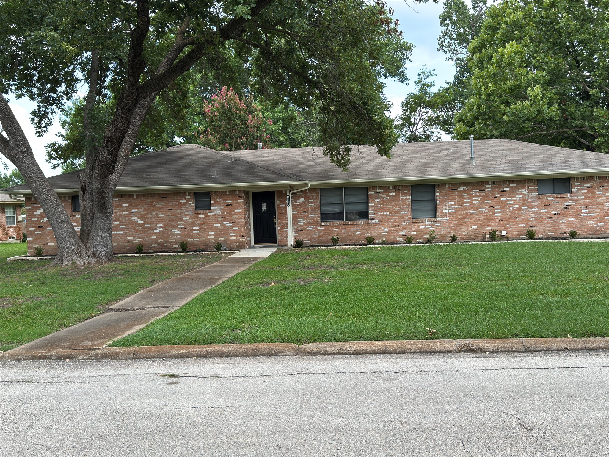 1614 Comanche Trail
