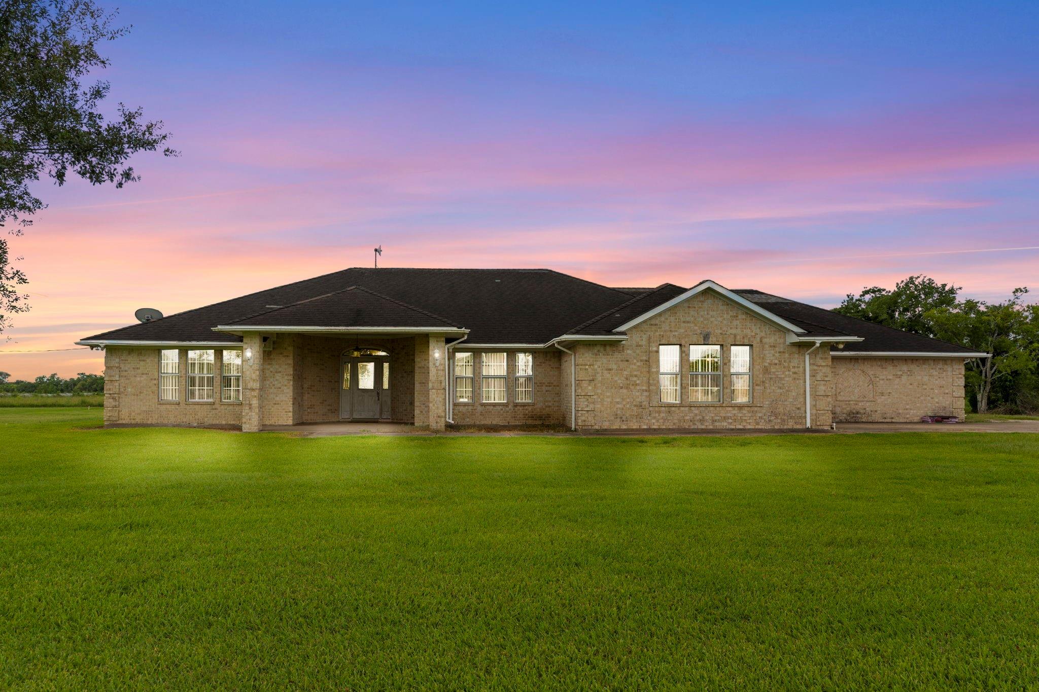 4338 Davenport Pkwy