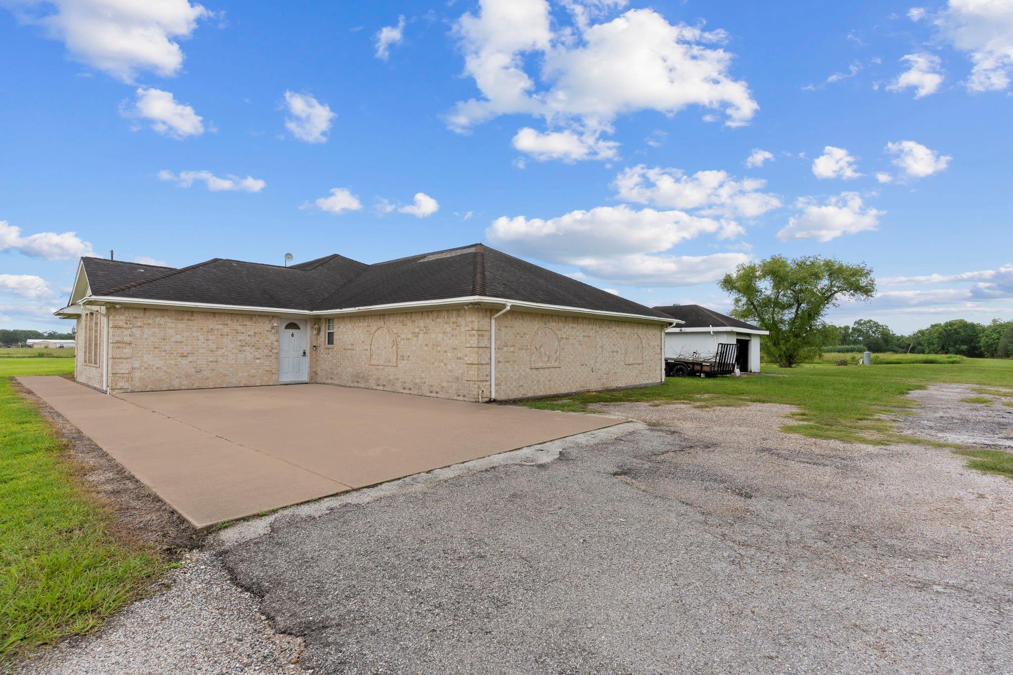 4338 Davenport Pkwy