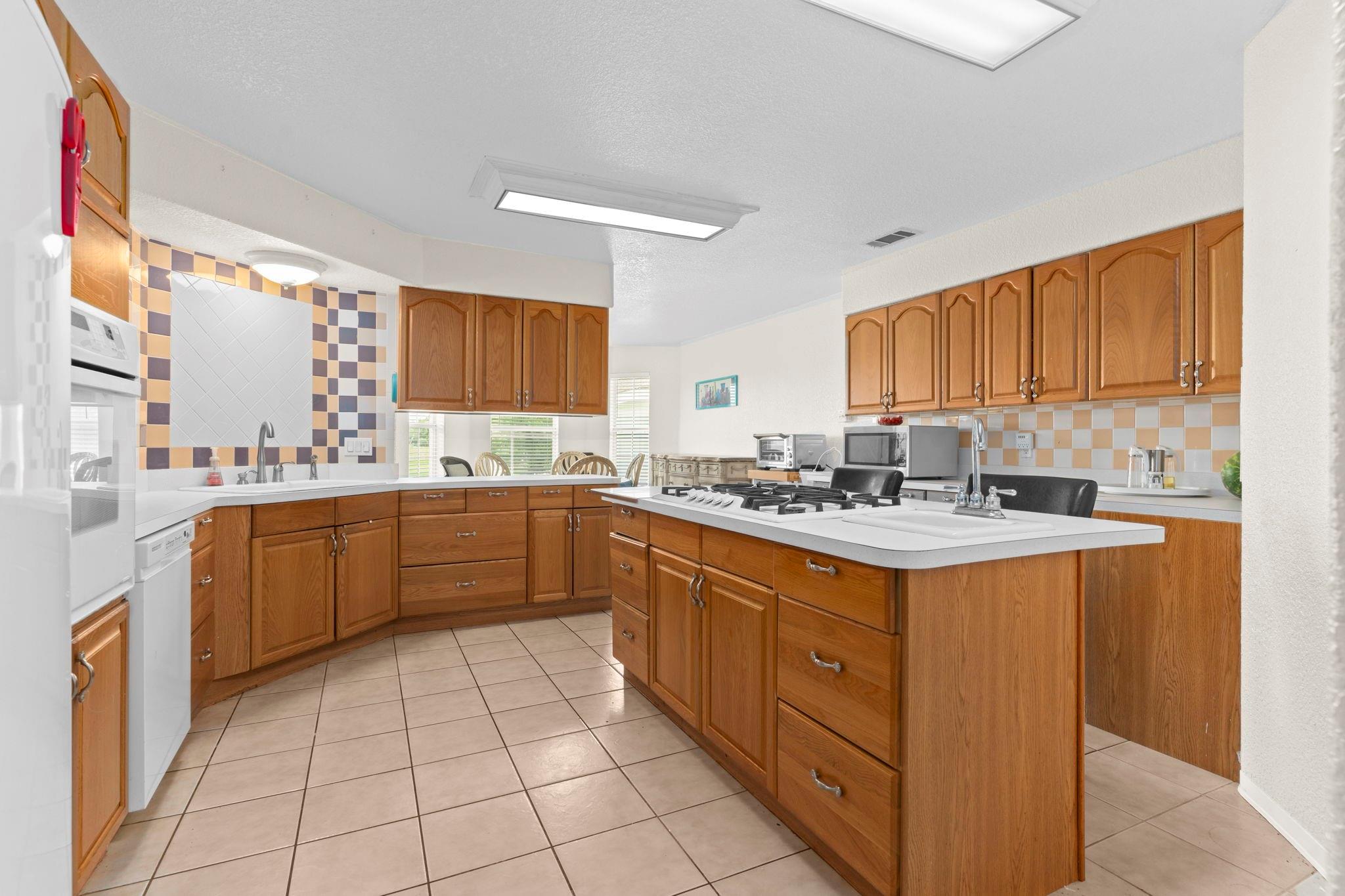 4338 Davenport Pkwy