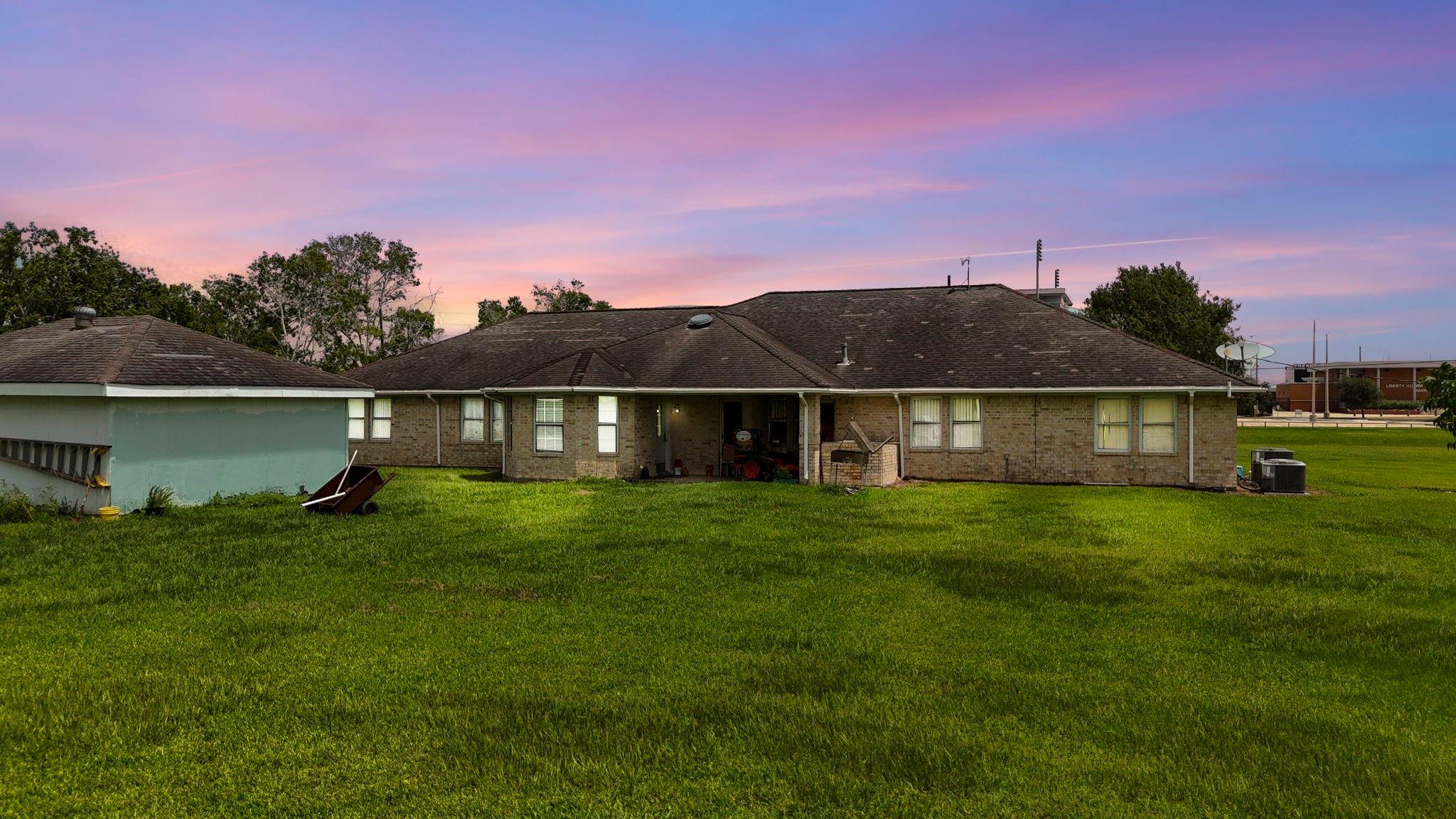 4338 Davenport Pkwy