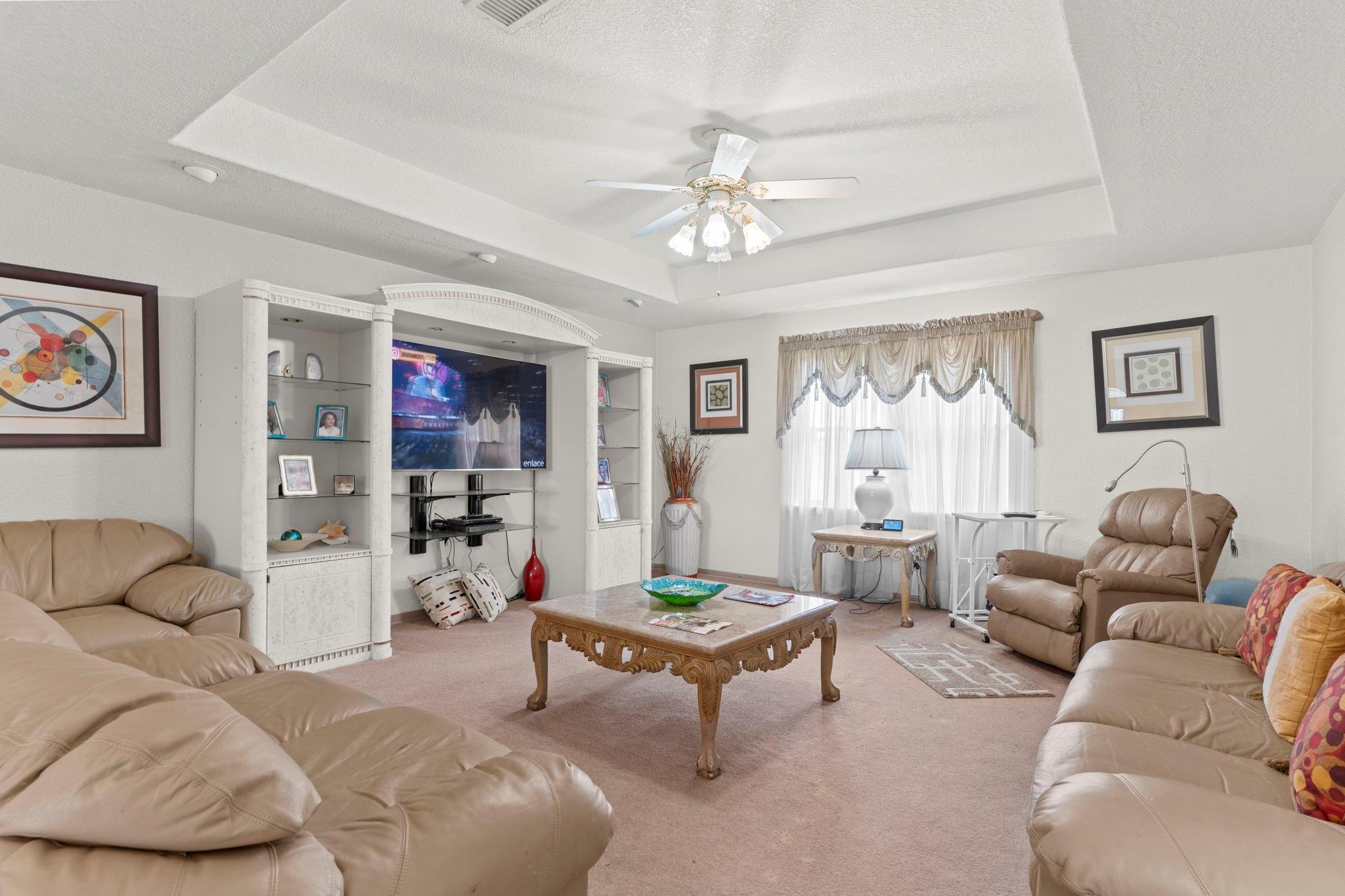 4338 Davenport Pkwy