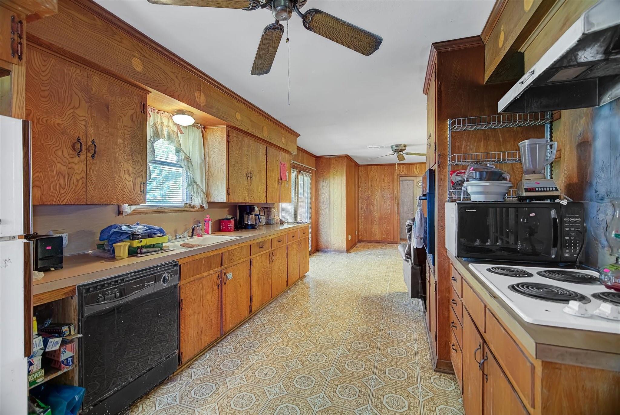 225 Palm Lane, Lake Jackson