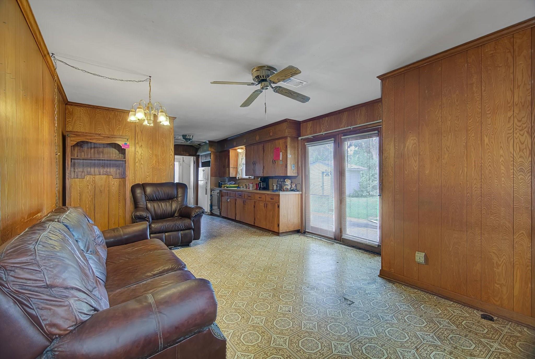 225 Palm Lane, Lake Jackson