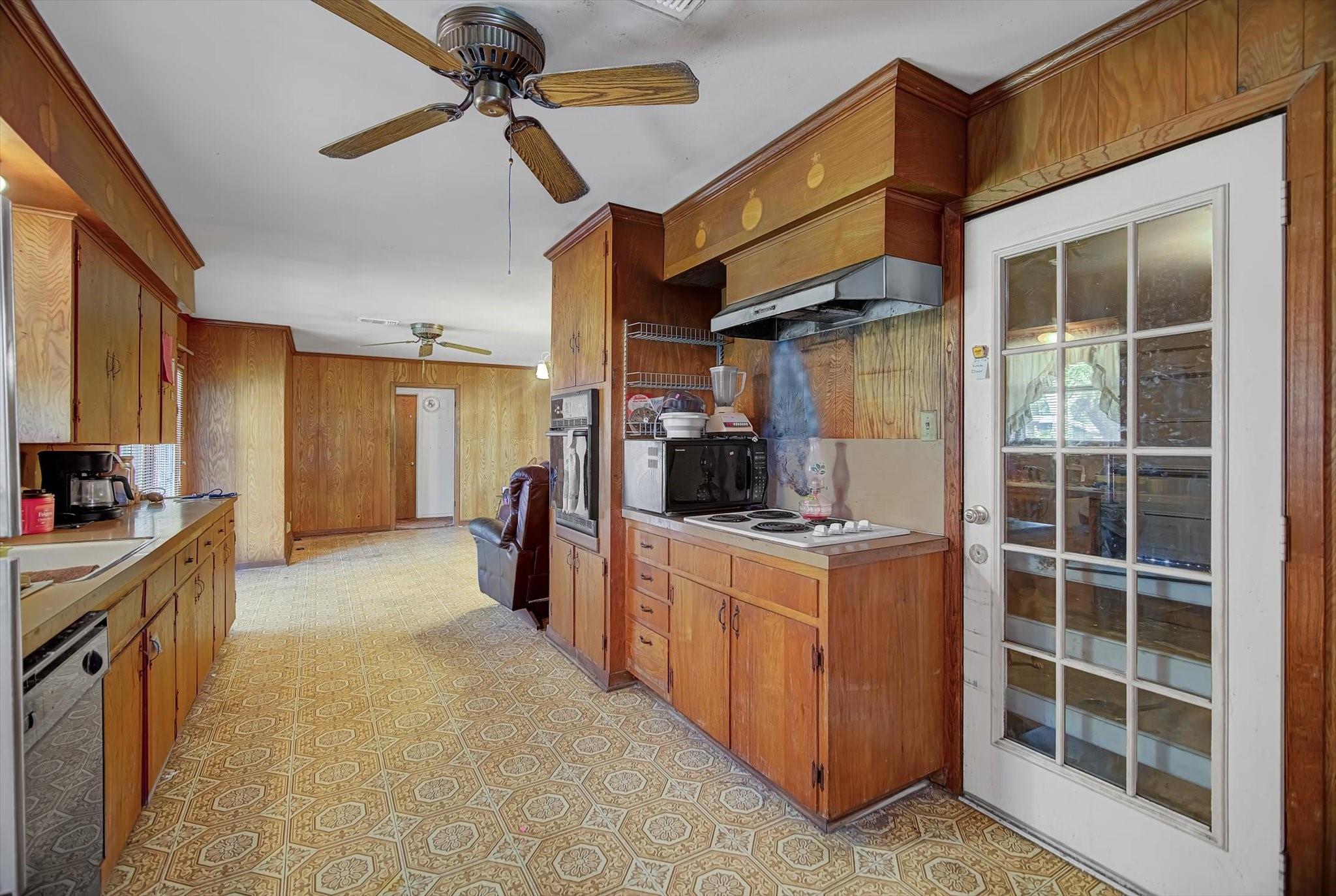 225 Palm Lane, Lake Jackson