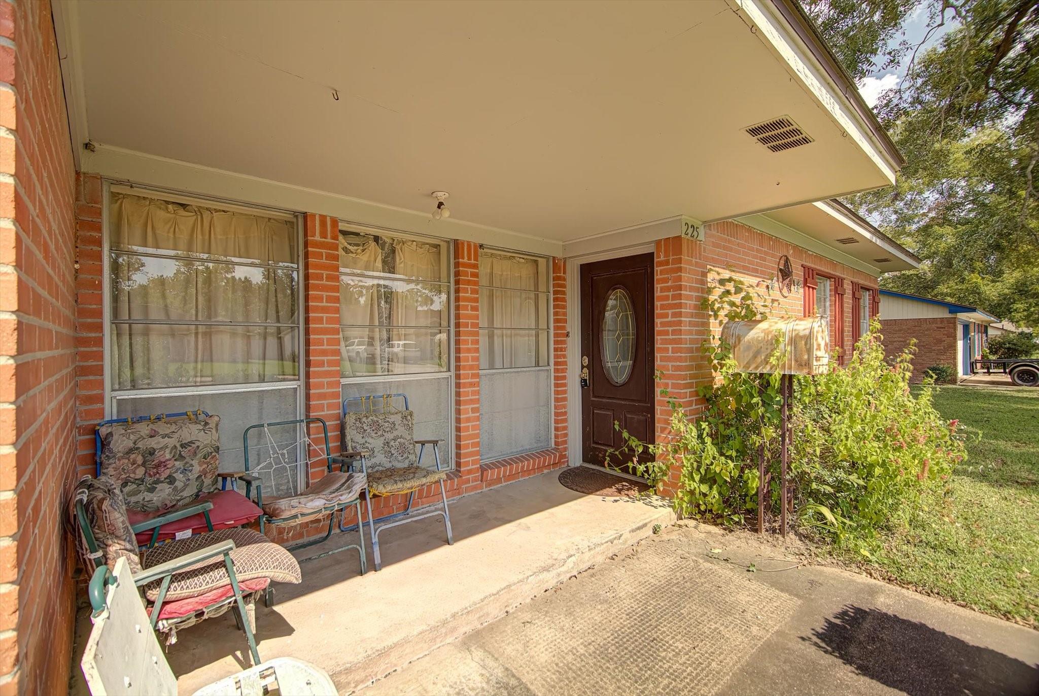 225 Palm Lane, Lake Jackson