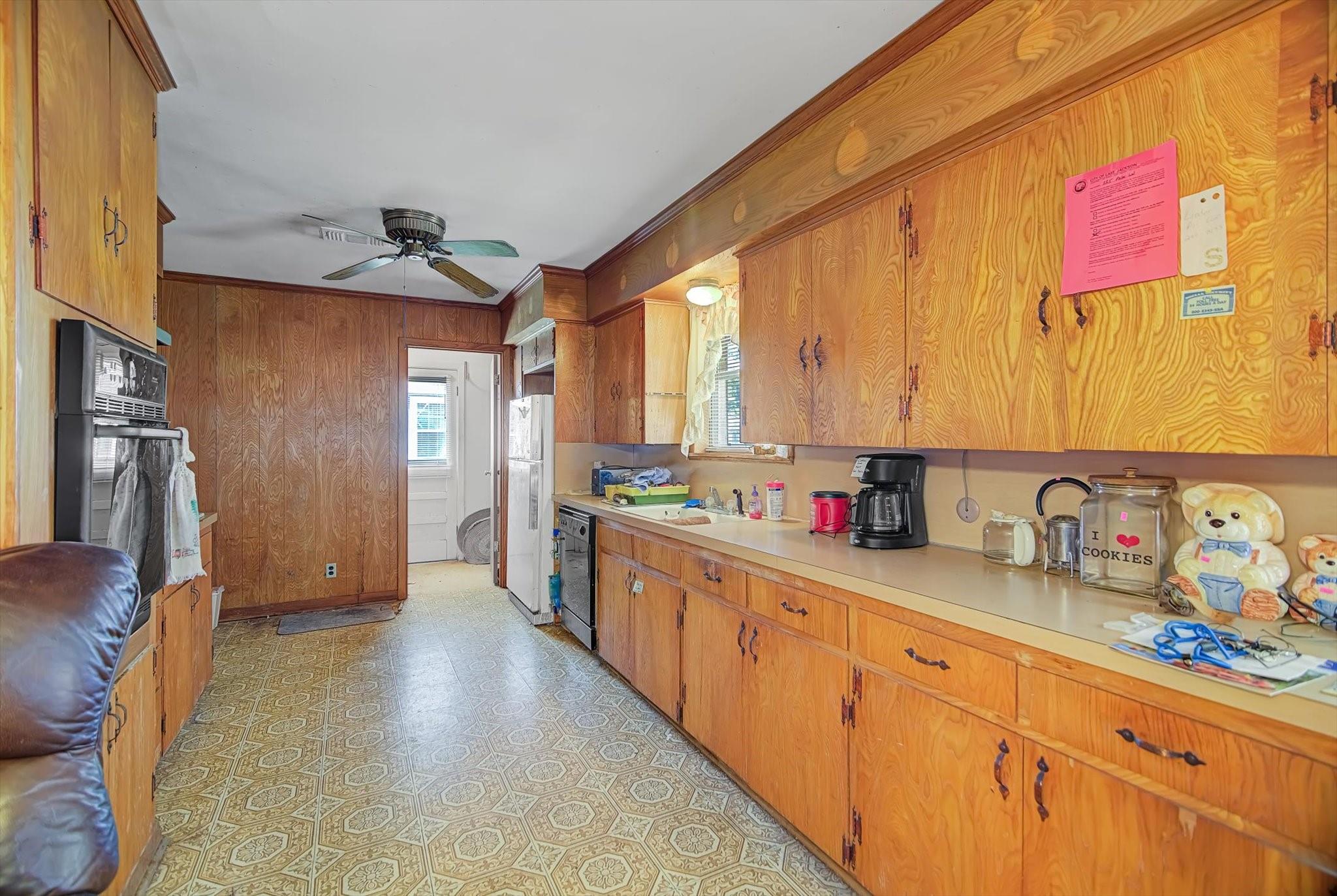 225 Palm Lane, Lake Jackson