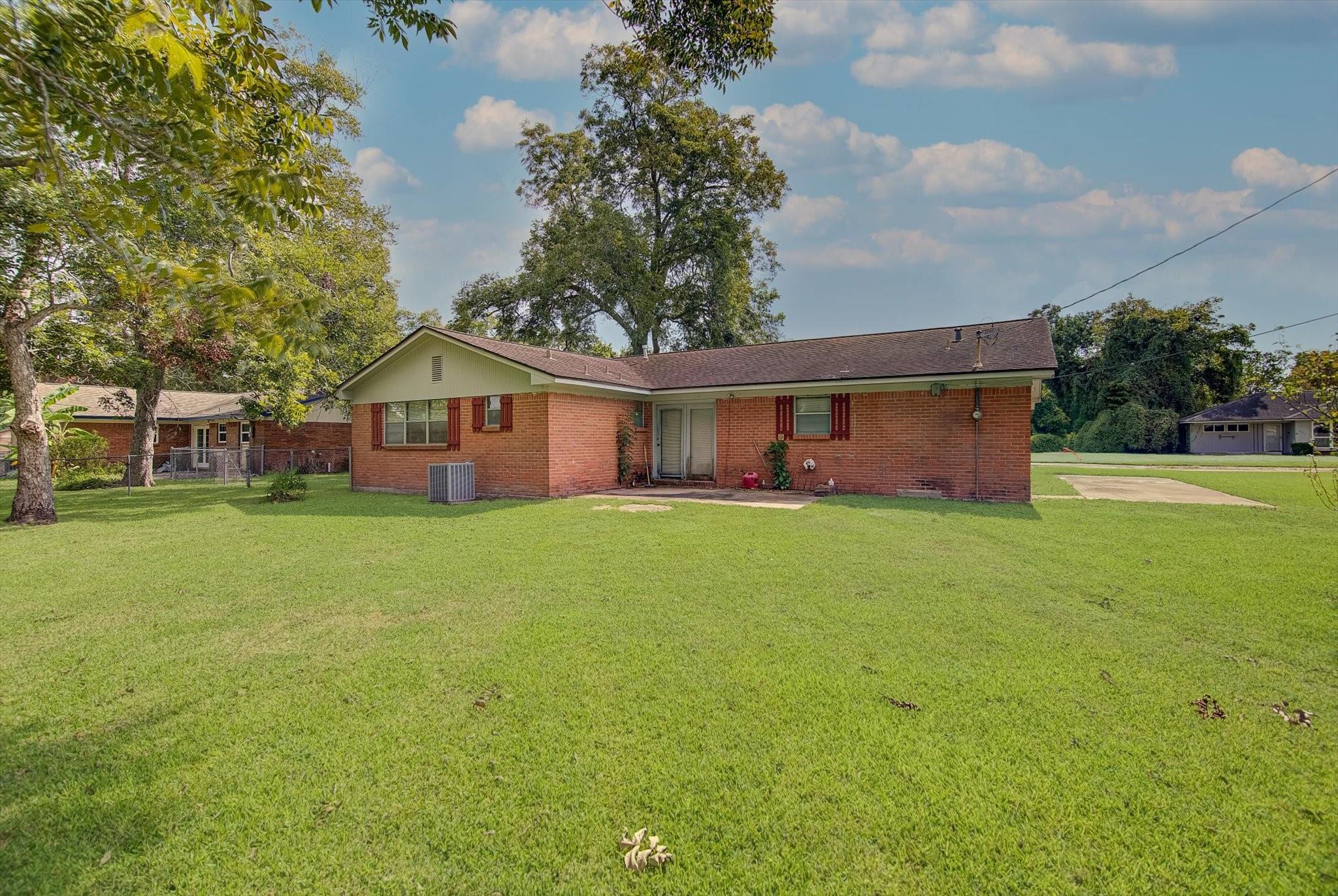 225 Palm Lane, Lake Jackson