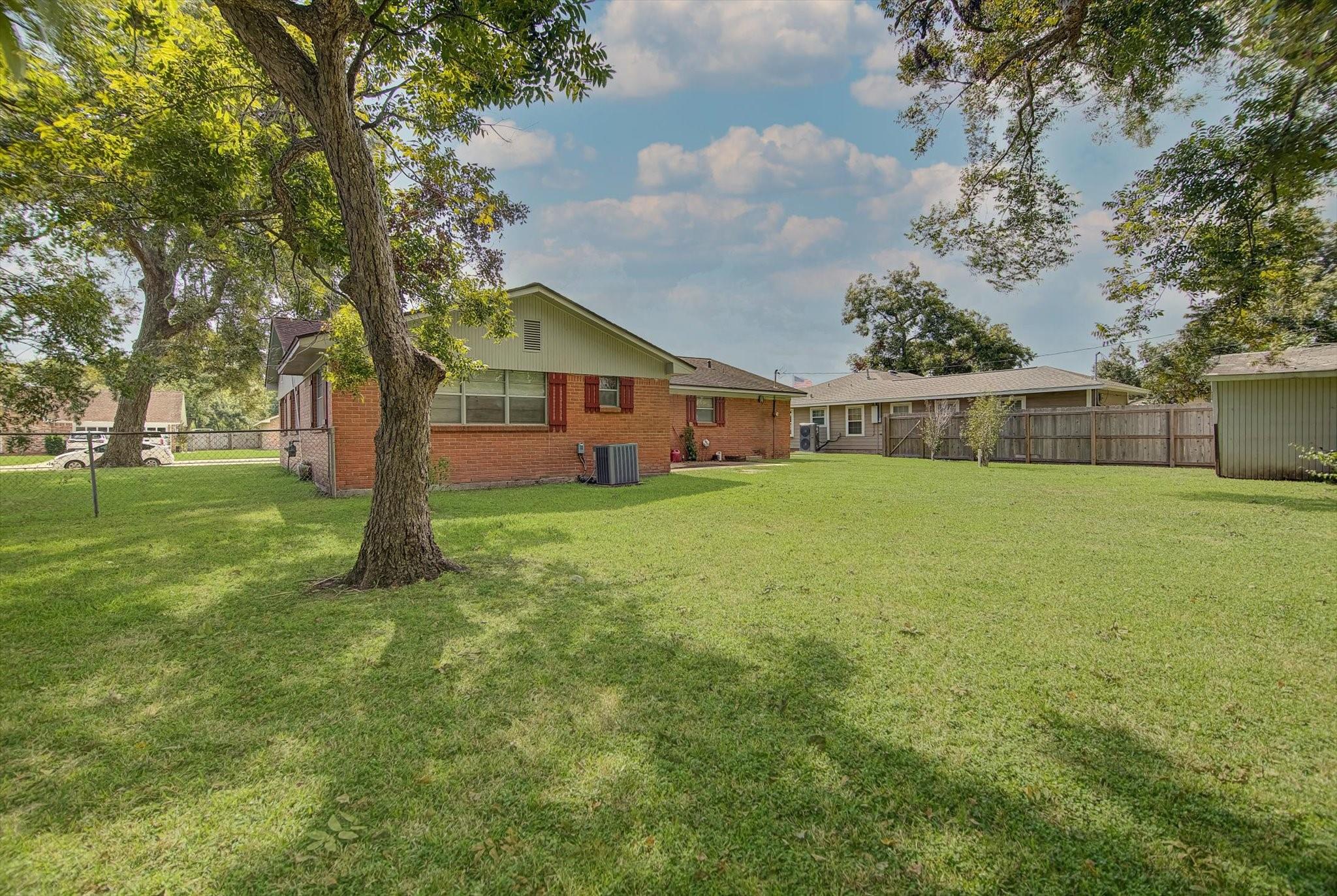 225 Palm Lane, Lake Jackson