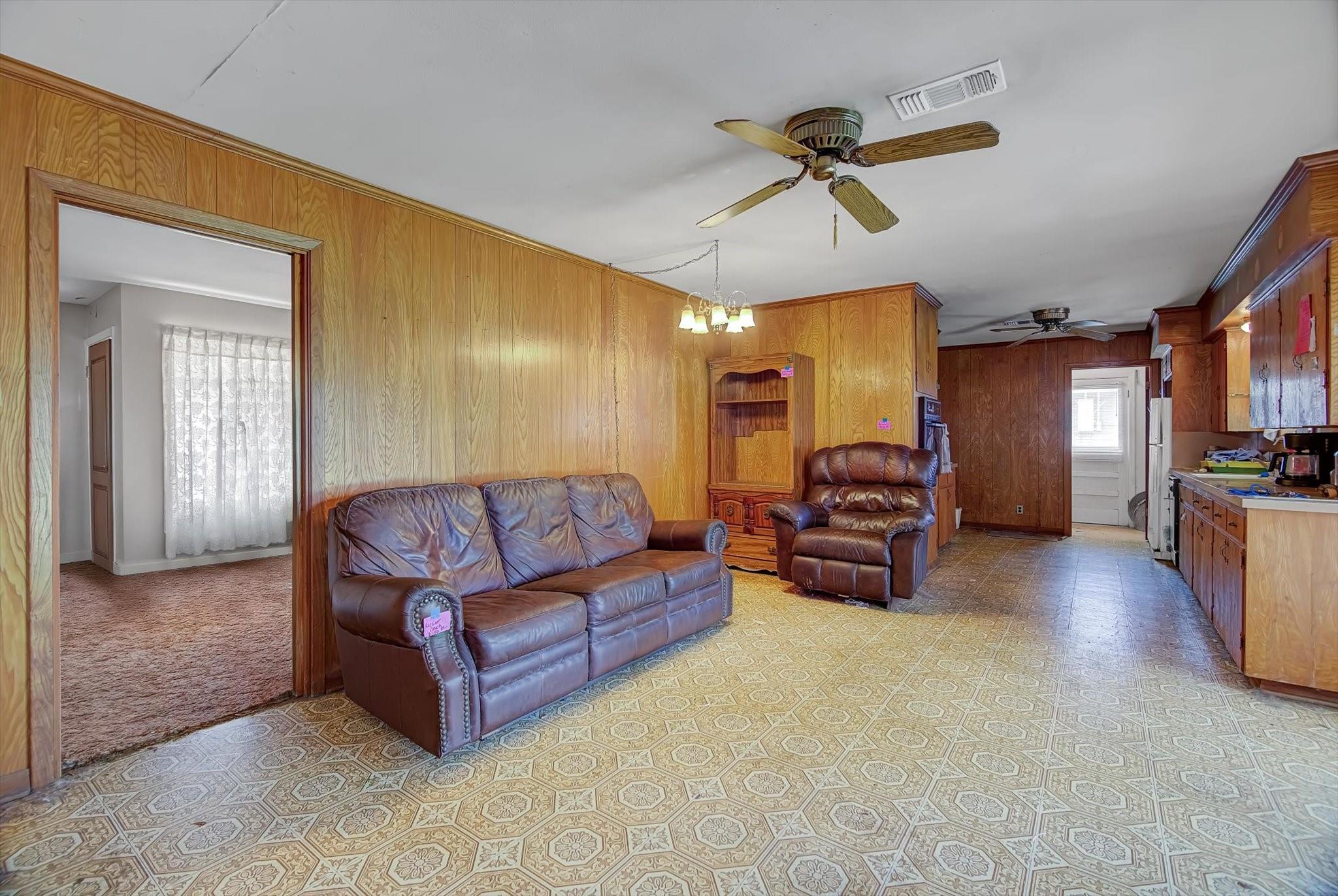 225 Palm Lane, Lake Jackson