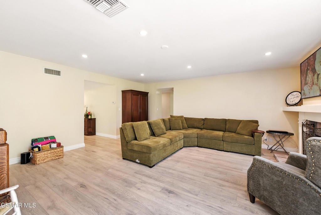 2063 Woodglen Street