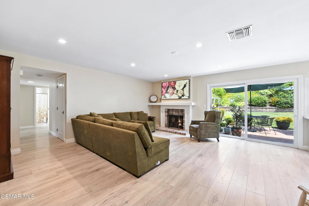 2063 Woodglen Street