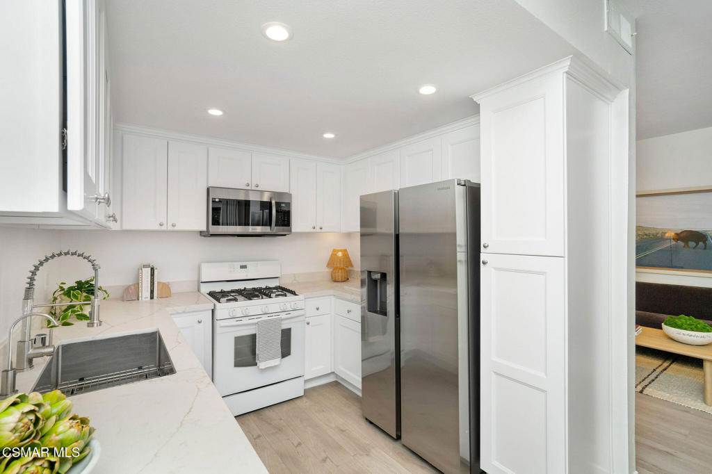 17914 Magnolia Boulevard 135