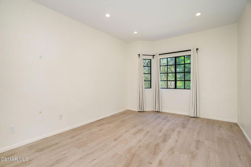 17914 Magnolia Boulevard 135