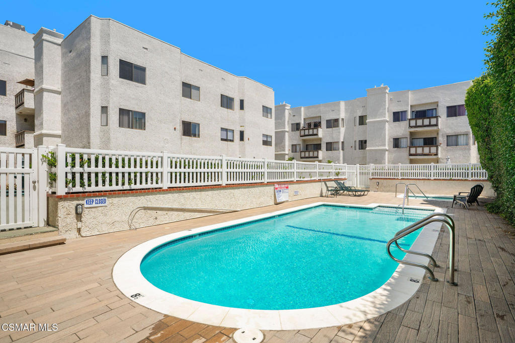 17914 Magnolia Boulevard 135