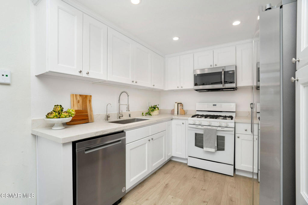 17914 Magnolia Boulevard 135