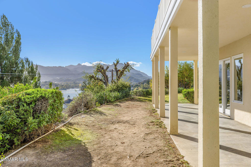 930 Ravensbury Street