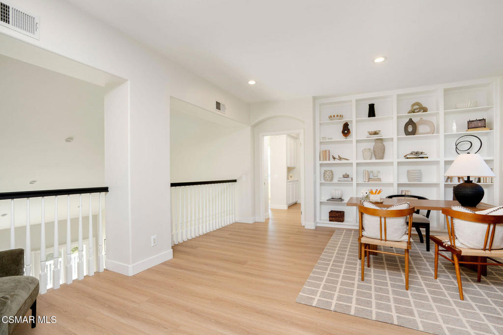 930 Ravensbury Street