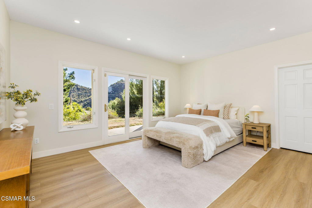 930 Ravensbury Street