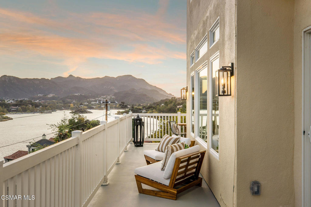 930 Ravensbury Street