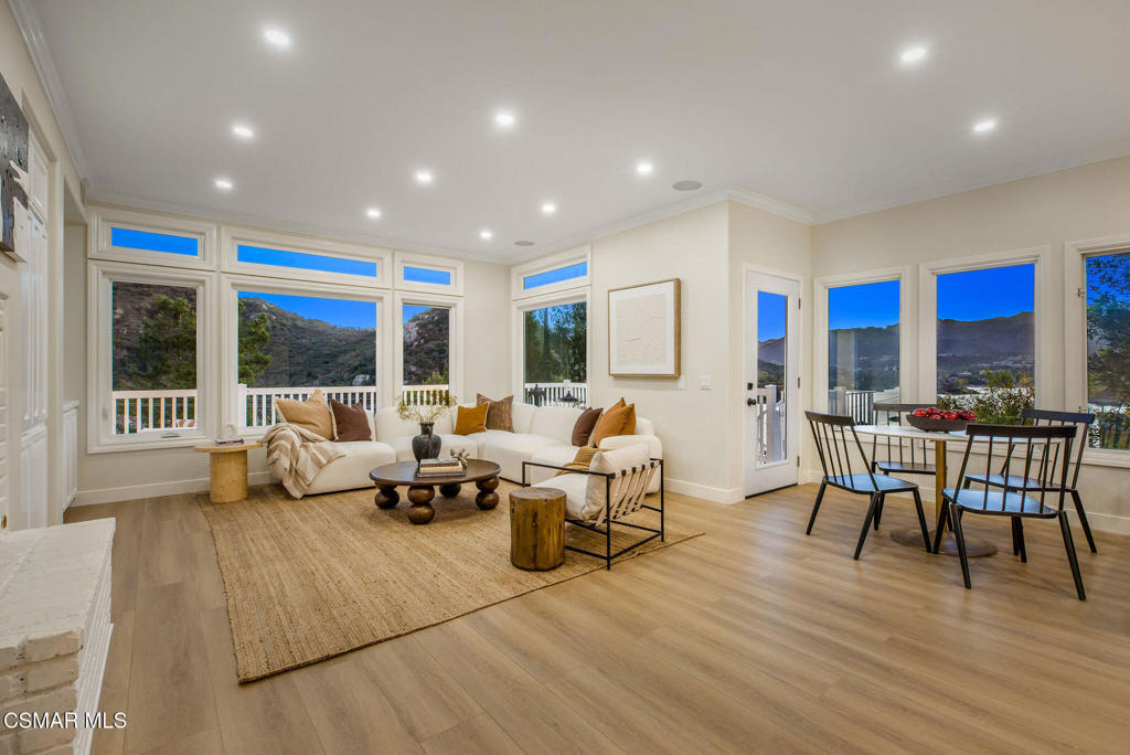 930 Ravensbury Street