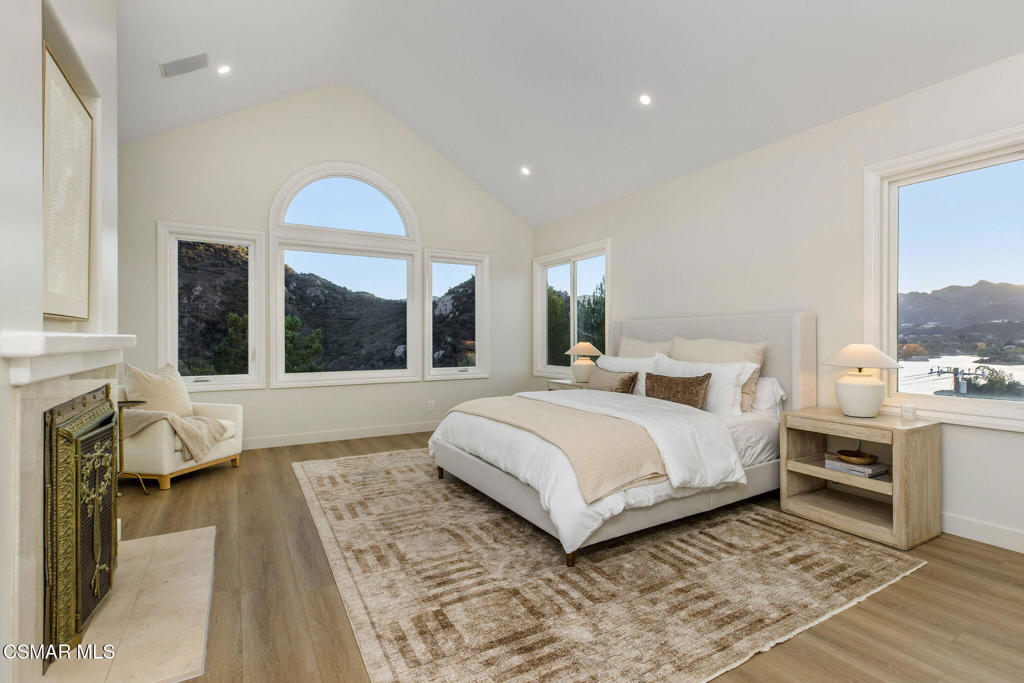 930 Ravensbury Street