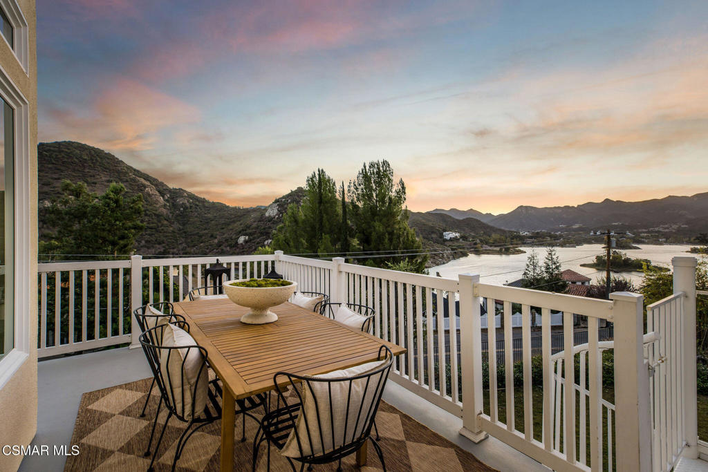 930 Ravensbury Street