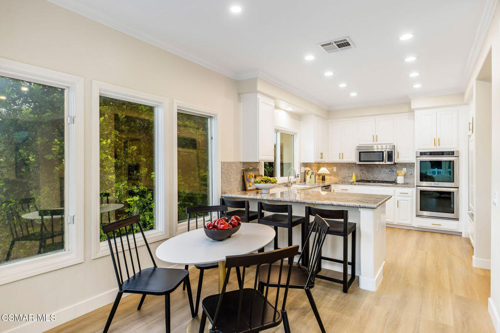 930 Ravensbury Street