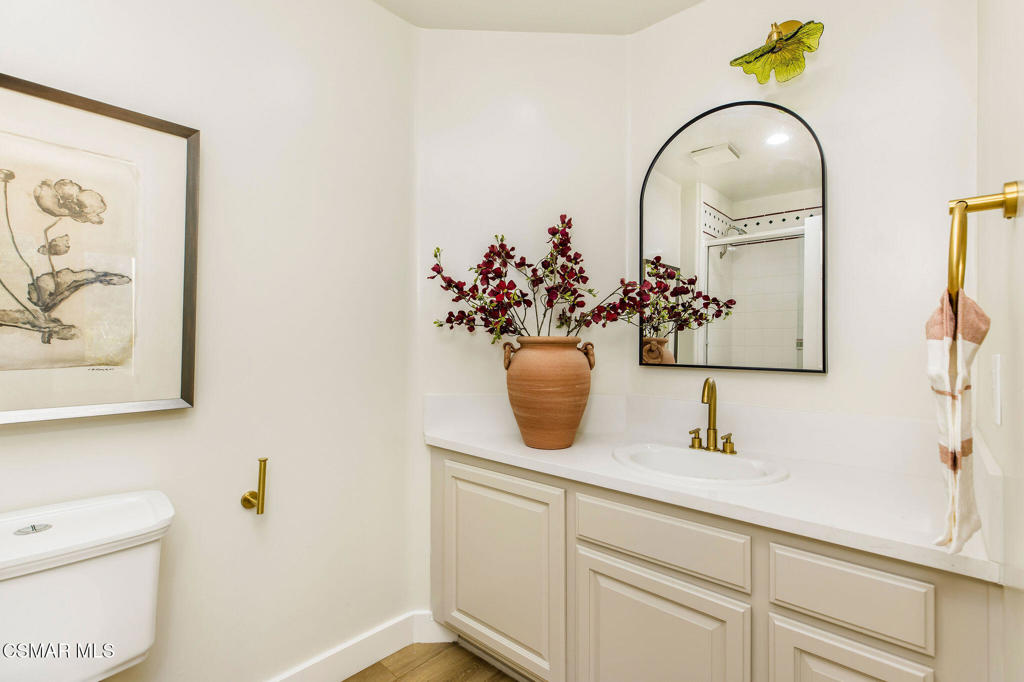 930 Ravensbury Street