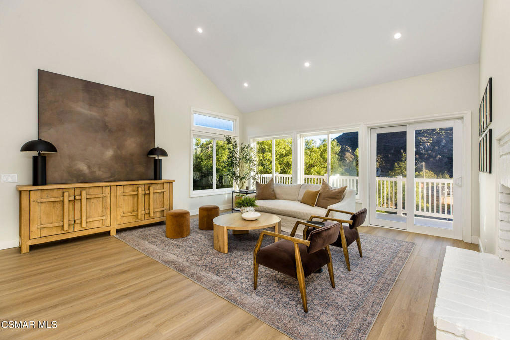 930 Ravensbury Street