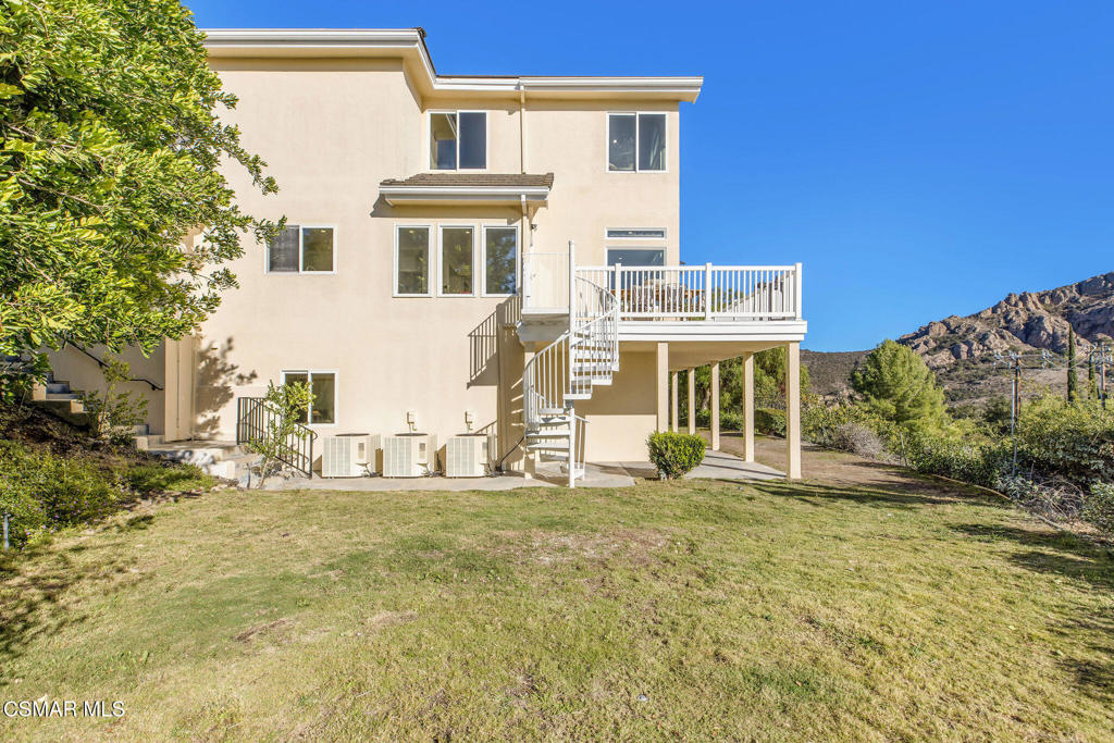 930 Ravensbury Street