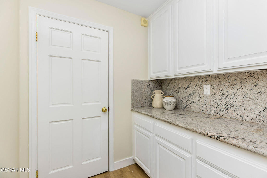 930 Ravensbury Street