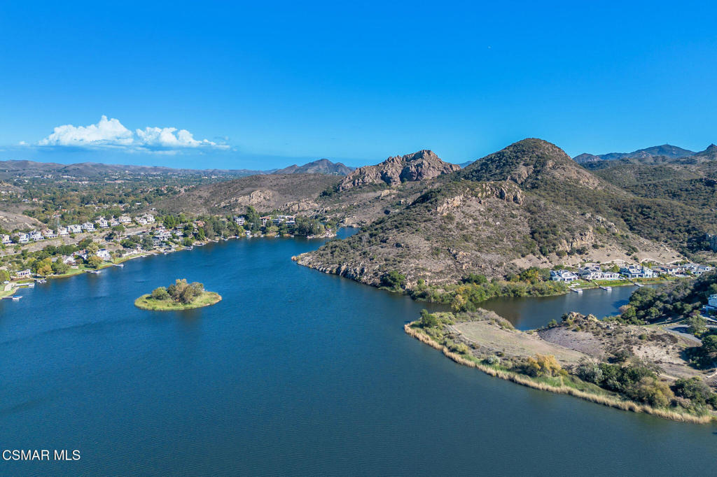 930 Ravensbury Street