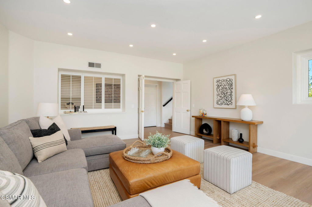 930 Ravensbury Street