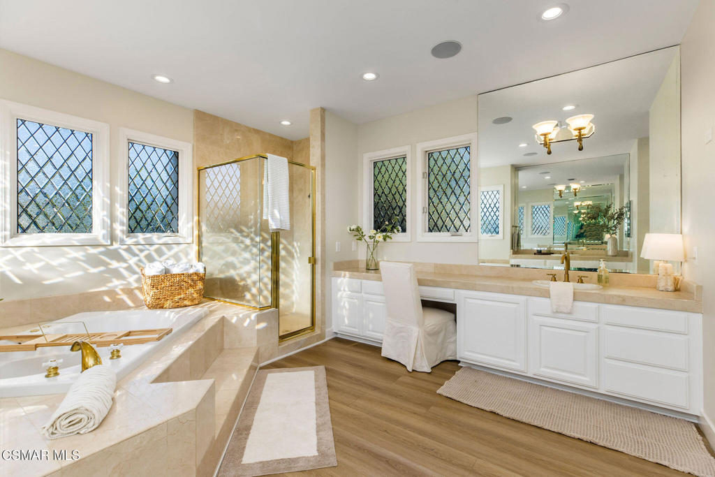 930 Ravensbury Street